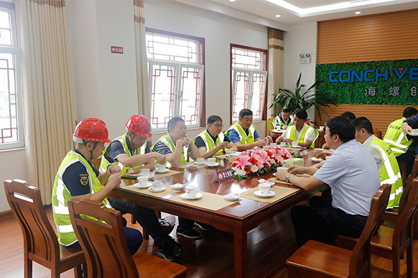 云南省生態(tài)環(huán)境廳黨組成員、副廳長王天喜一行到文山海創(chuàng)考察指導(dǎo)